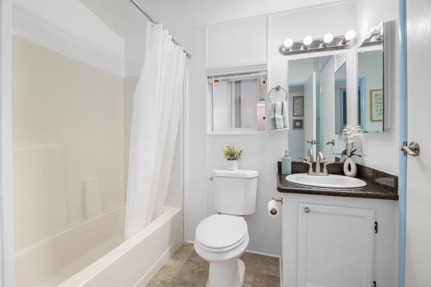 Detail Gallery Image 28 of 32 For 3710 Gross Rd #17,  Santa Cruz,  CA 95062 - 3 Beds | 2 Baths