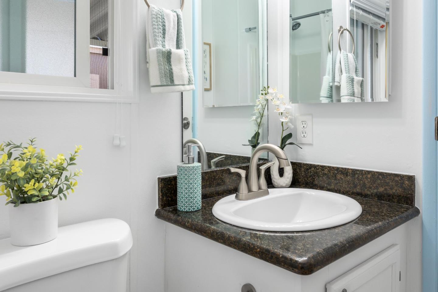 Detail Gallery Image 29 of 32 For 3710 Gross Rd #17,  Santa Cruz,  CA 95062 - 3 Beds | 2 Baths