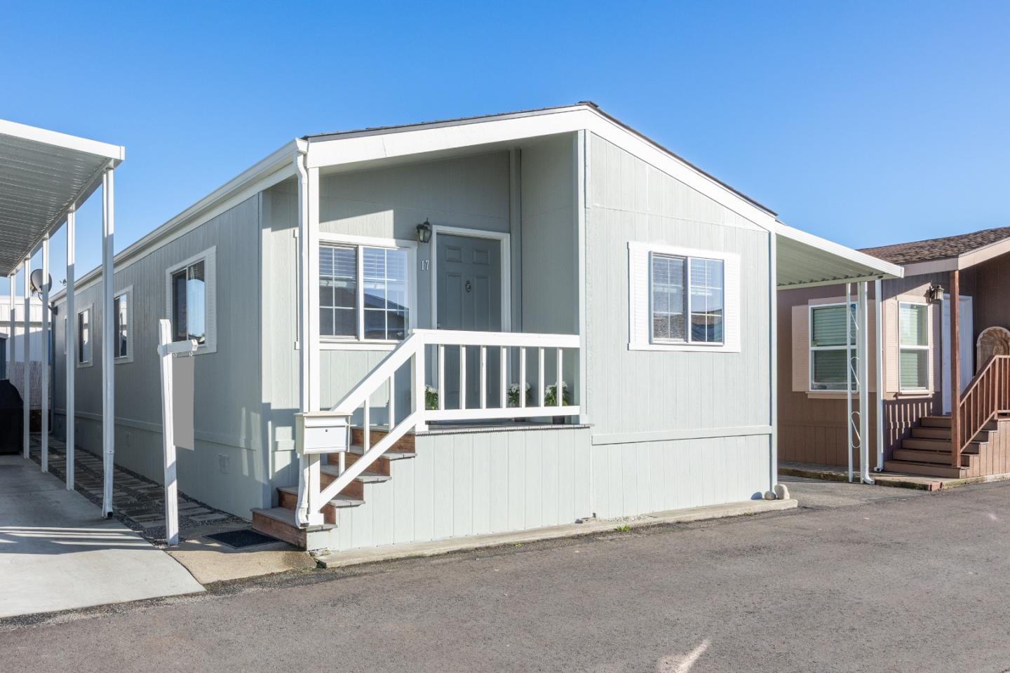 Detail Gallery Image 5 of 32 For 3710 Gross Rd #17,  Santa Cruz,  CA 95062 - 3 Beds | 2 Baths