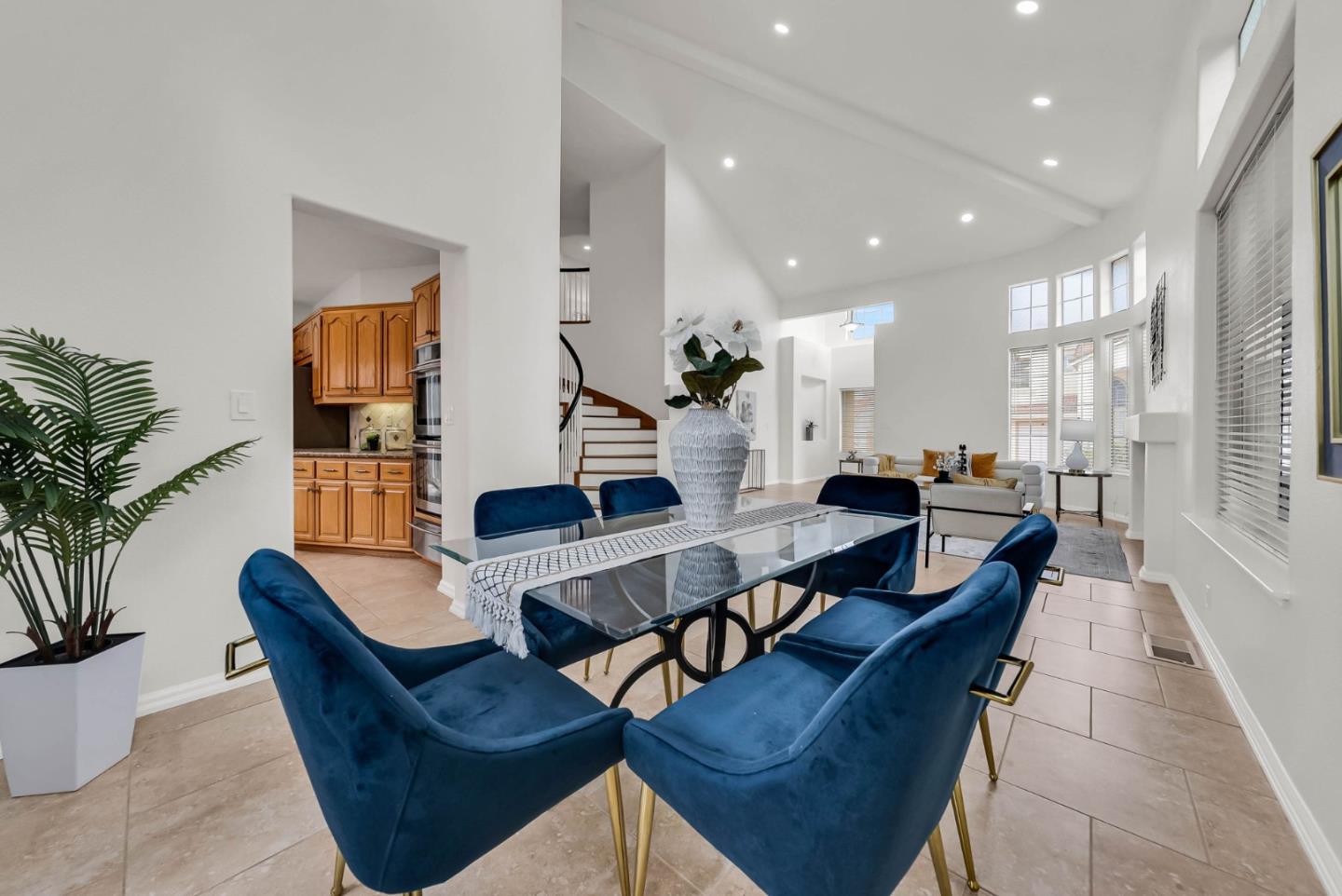 Detail Gallery Image 16 of 66 For 221 Victory Cir, San Ramon,  CA 94582 - 4 Beds | 2/1 Baths