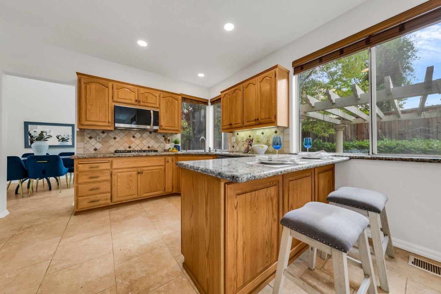 Detail Gallery Image 24 of 66 For 221 Victory Cir, San Ramon,  CA 94582 - 4 Beds | 2/1 Baths