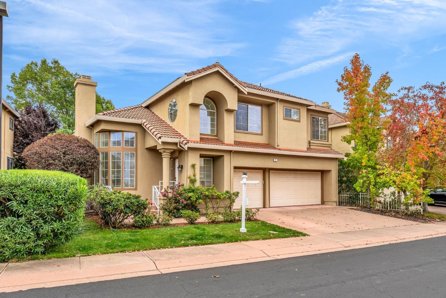Detail Gallery Image 3 of 66 For 221 Victory Cir, San Ramon,  CA 94582 - 4 Beds | 2/1 Baths