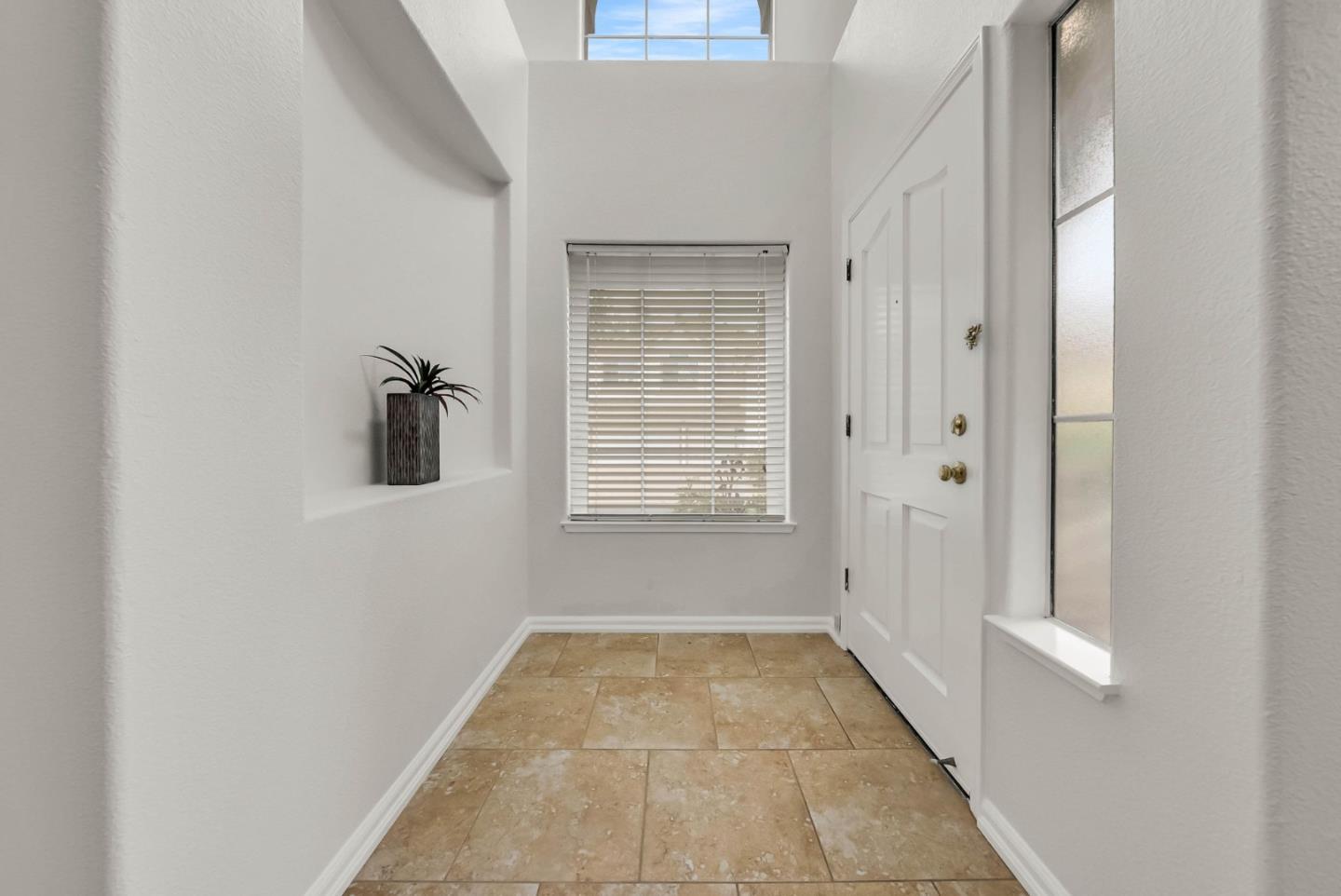 Detail Gallery Image 7 of 66 For 221 Victory Cir, San Ramon,  CA 94582 - 4 Beds | 2/1 Baths