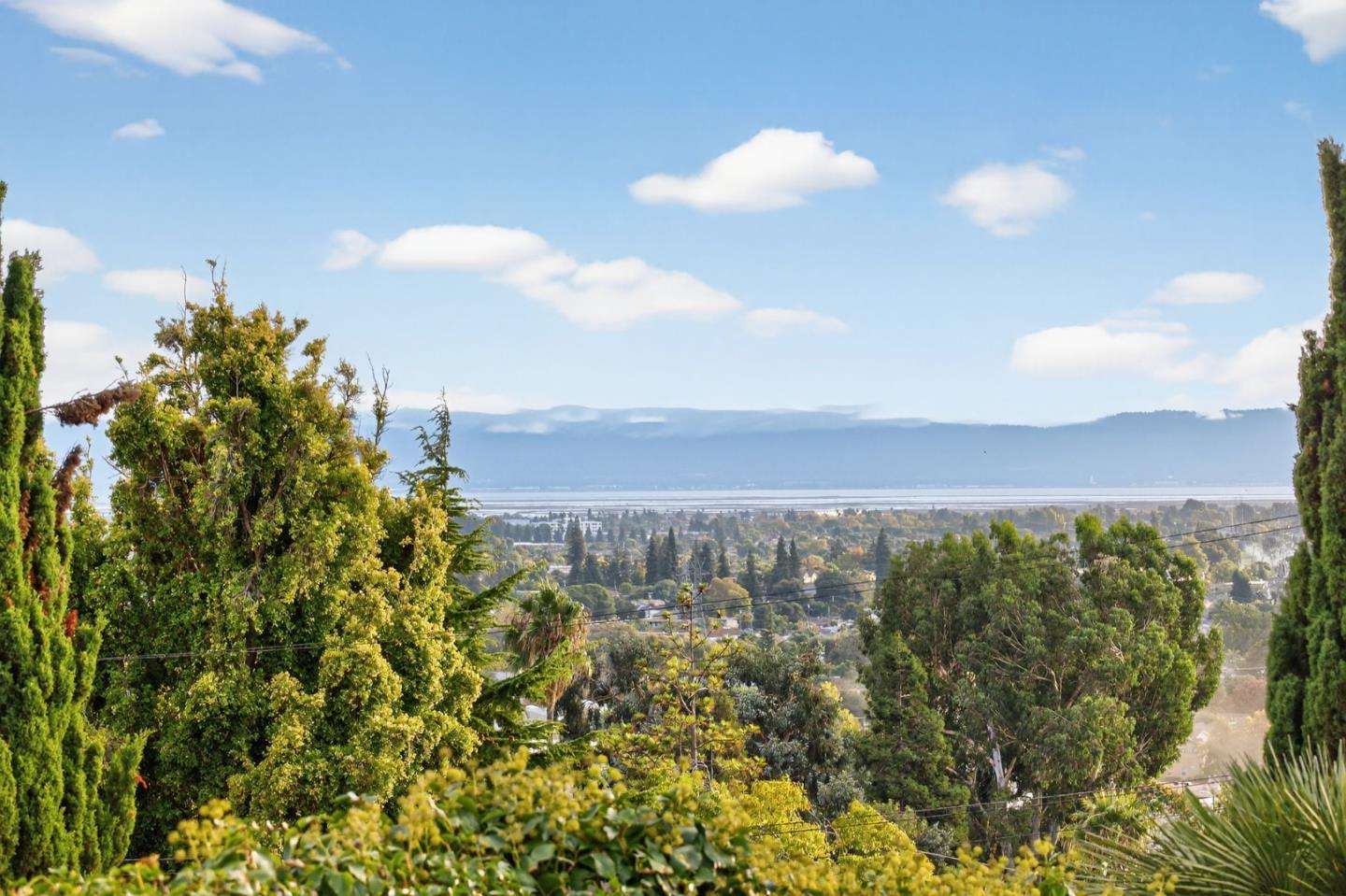 Detail Gallery Image 2 of 42 For 24546 Marie Dr, Hayward,  CA 94542 - 2 Beds | 1 Baths