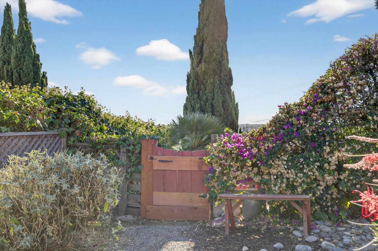 Detail Gallery Image 4 of 42 For 24546 Marie Dr, Hayward,  CA 94542 - 2 Beds | 1 Baths