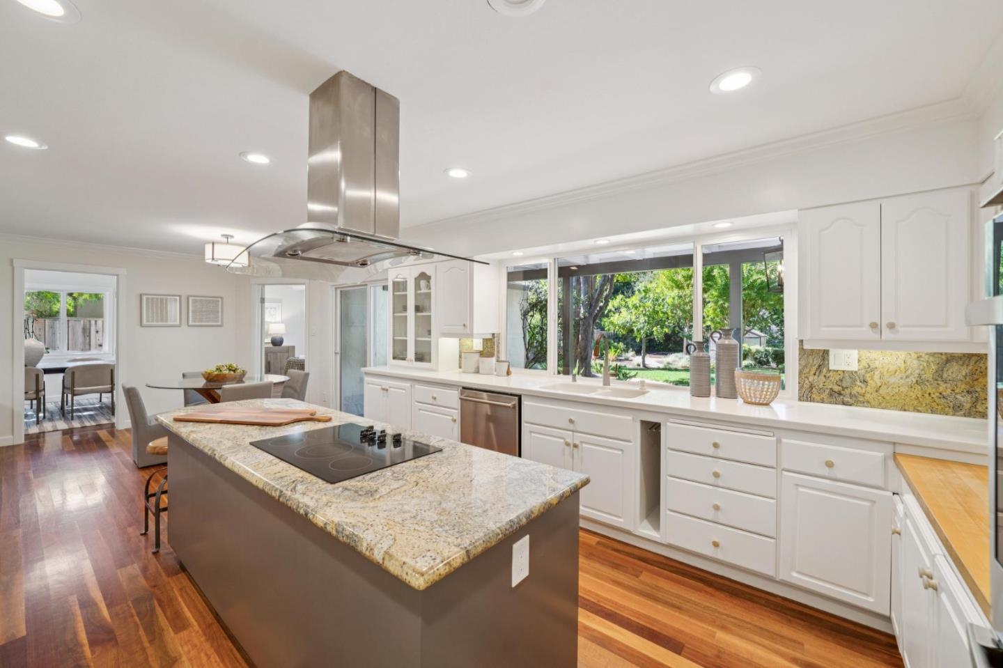 Detail Gallery Image 14 of 81 For 1523 Ashcroft Way, Sunnyvale,  CA 94087 - 6 Beds | 4/1 Baths