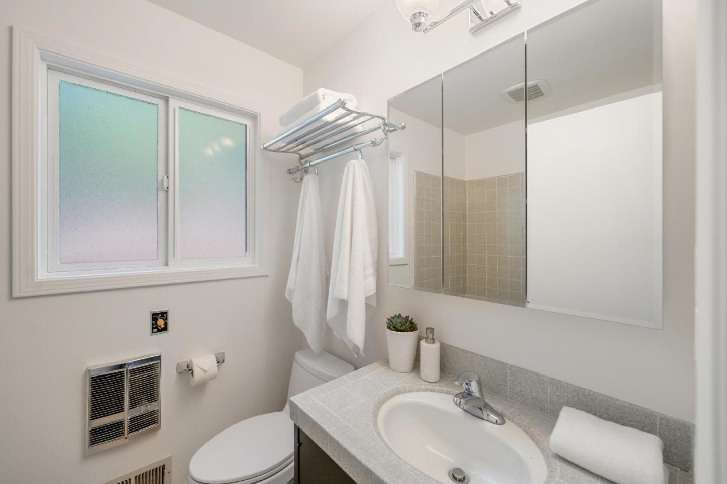 Detail Gallery Image 52 of 81 For 1523 Ashcroft Way, Sunnyvale,  CA 94087 - 6 Beds | 4/1 Baths