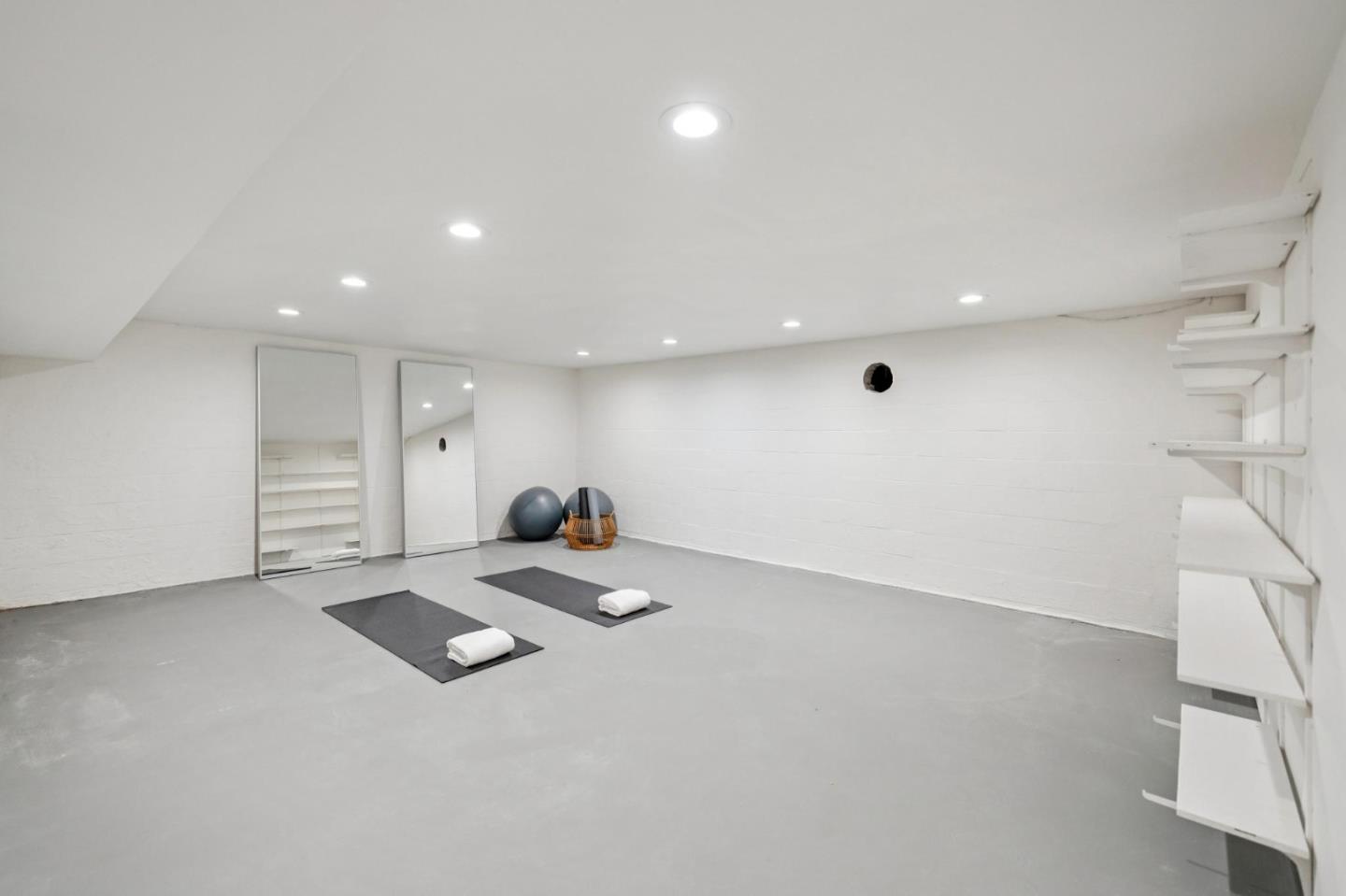 Detail Gallery Image 78 of 81 For 1523 Ashcroft Way, Sunnyvale,  CA 94087 - 6 Beds | 4/1 Baths