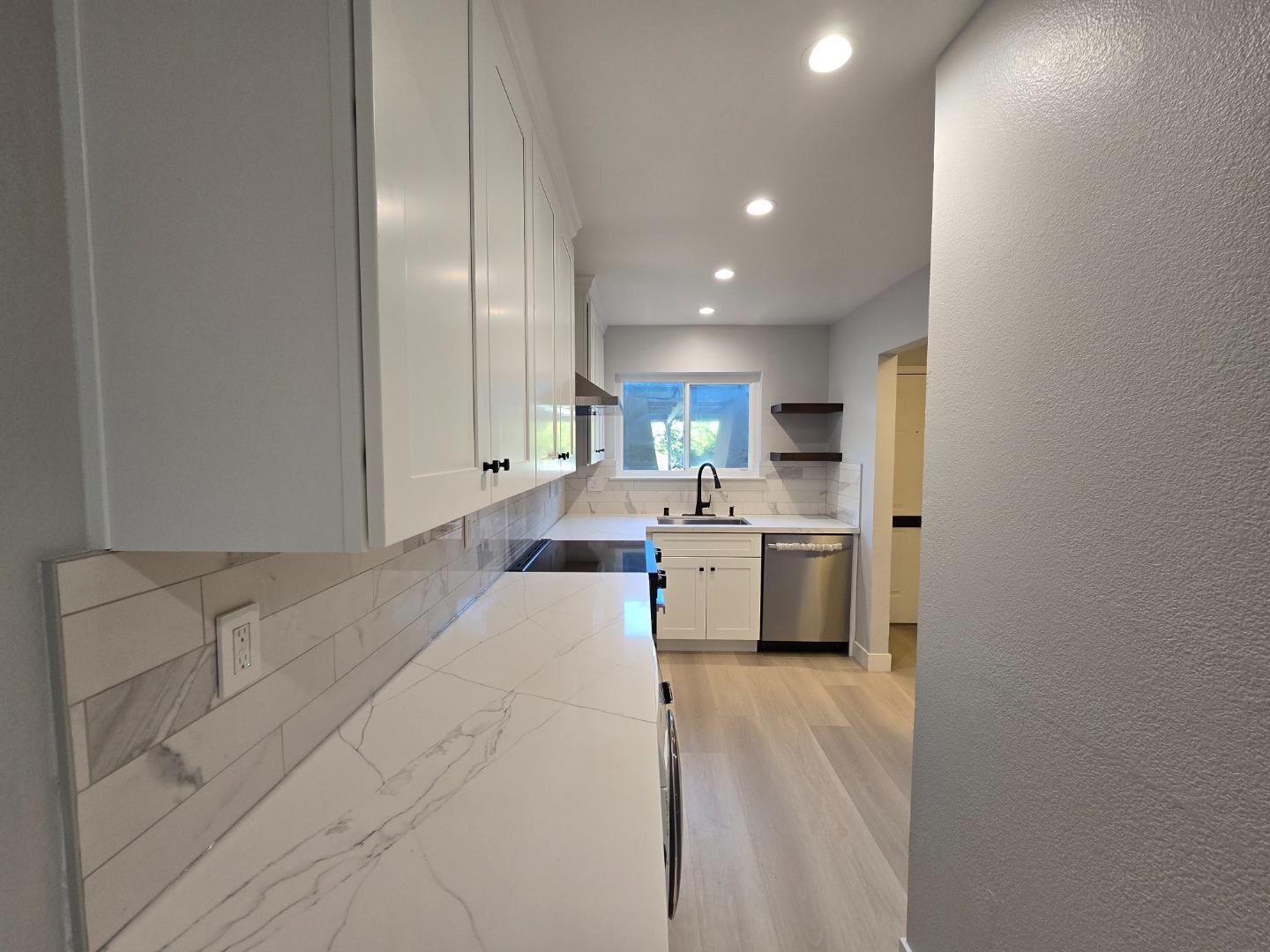 Detail Gallery Image 3 of 35 For 840 Quince Ave #27,  Santa Clara,  CA 95051 - 2 Beds | 1/1 Baths