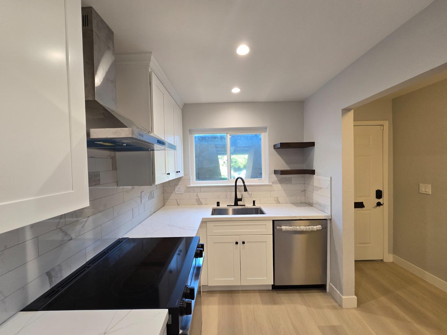 Detail Gallery Image 4 of 35 For 840 Quince Ave #27,  Santa Clara,  CA 95051 - 2 Beds | 1/1 Baths