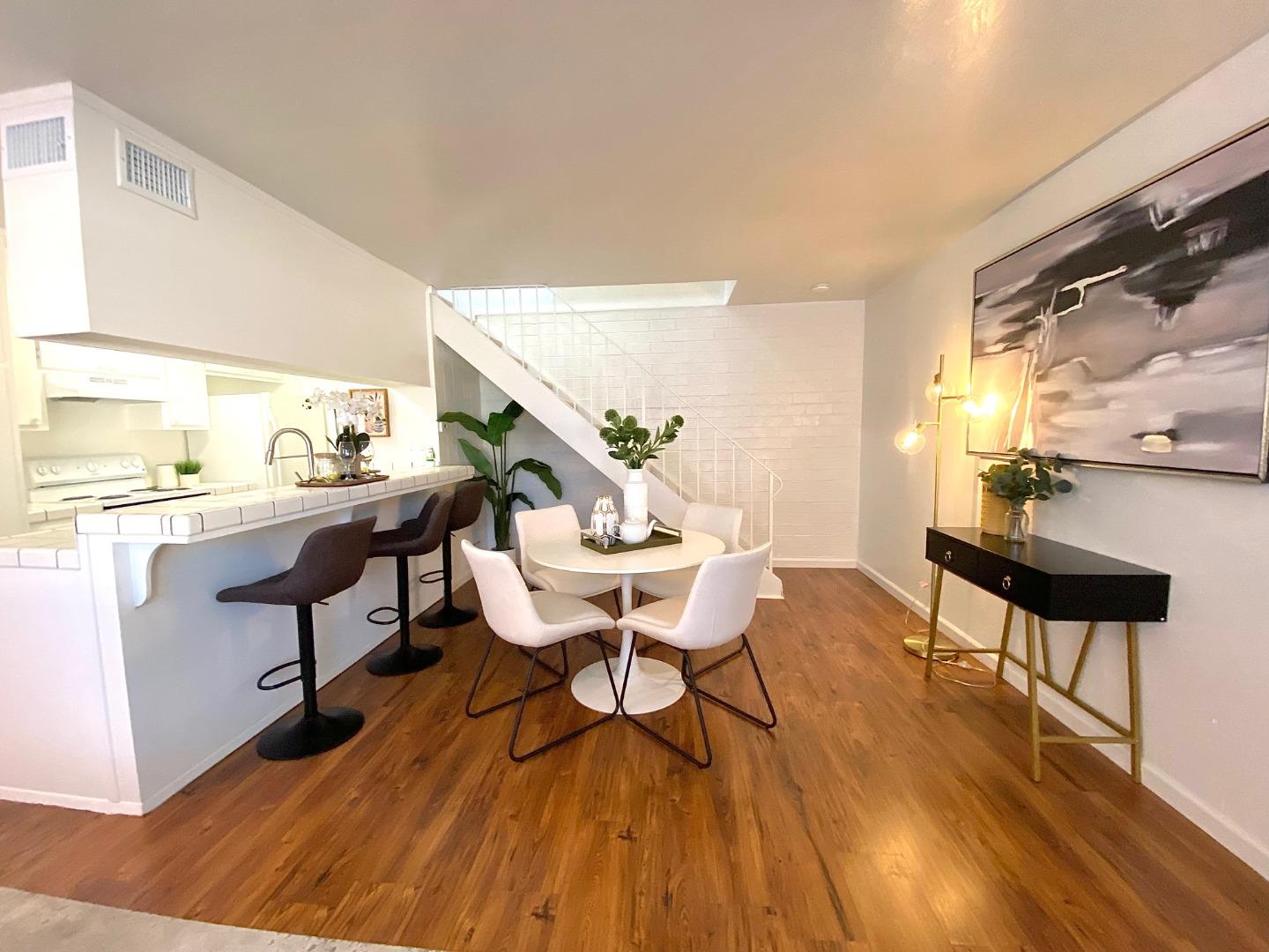 Detail Gallery Image 3 of 19 For 1322 Shawn Dr #3,  San Jose,  CA 95118 - 2 Beds | 1 Baths