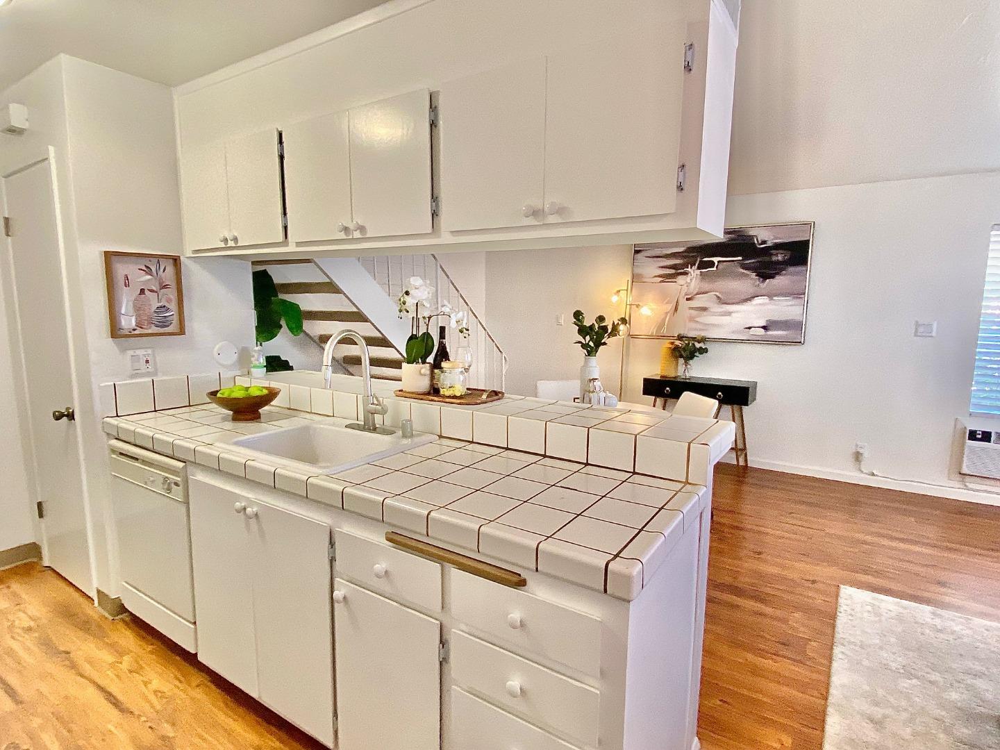 Detail Gallery Image 4 of 19 For 1322 Shawn Dr #3,  San Jose,  CA 95118 - 2 Beds | 1 Baths