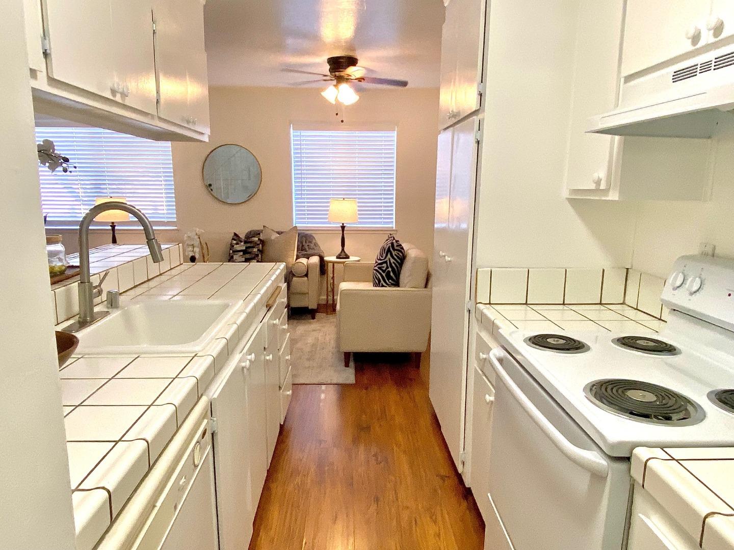 Detail Gallery Image 5 of 19 For 1322 Shawn Dr #3,  San Jose,  CA 95118 - 2 Beds | 1 Baths