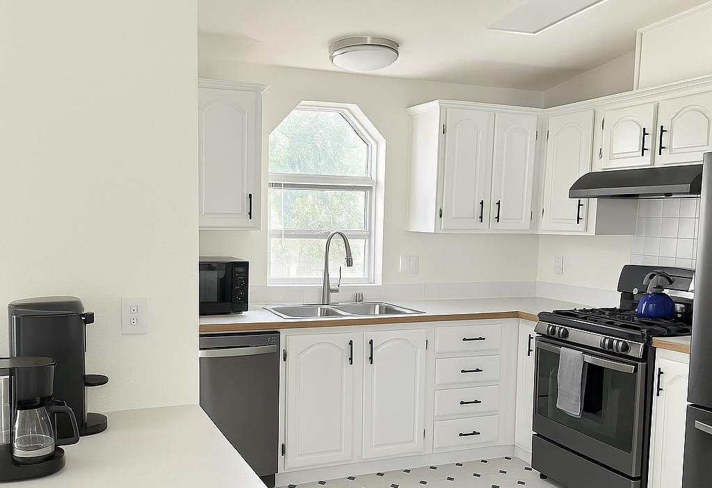 Detail Gallery Image 4 of 8 For 1220 Tasman Dr #7,  Sunnyvale,  CA 94089 - 3 Beds | 2 Baths