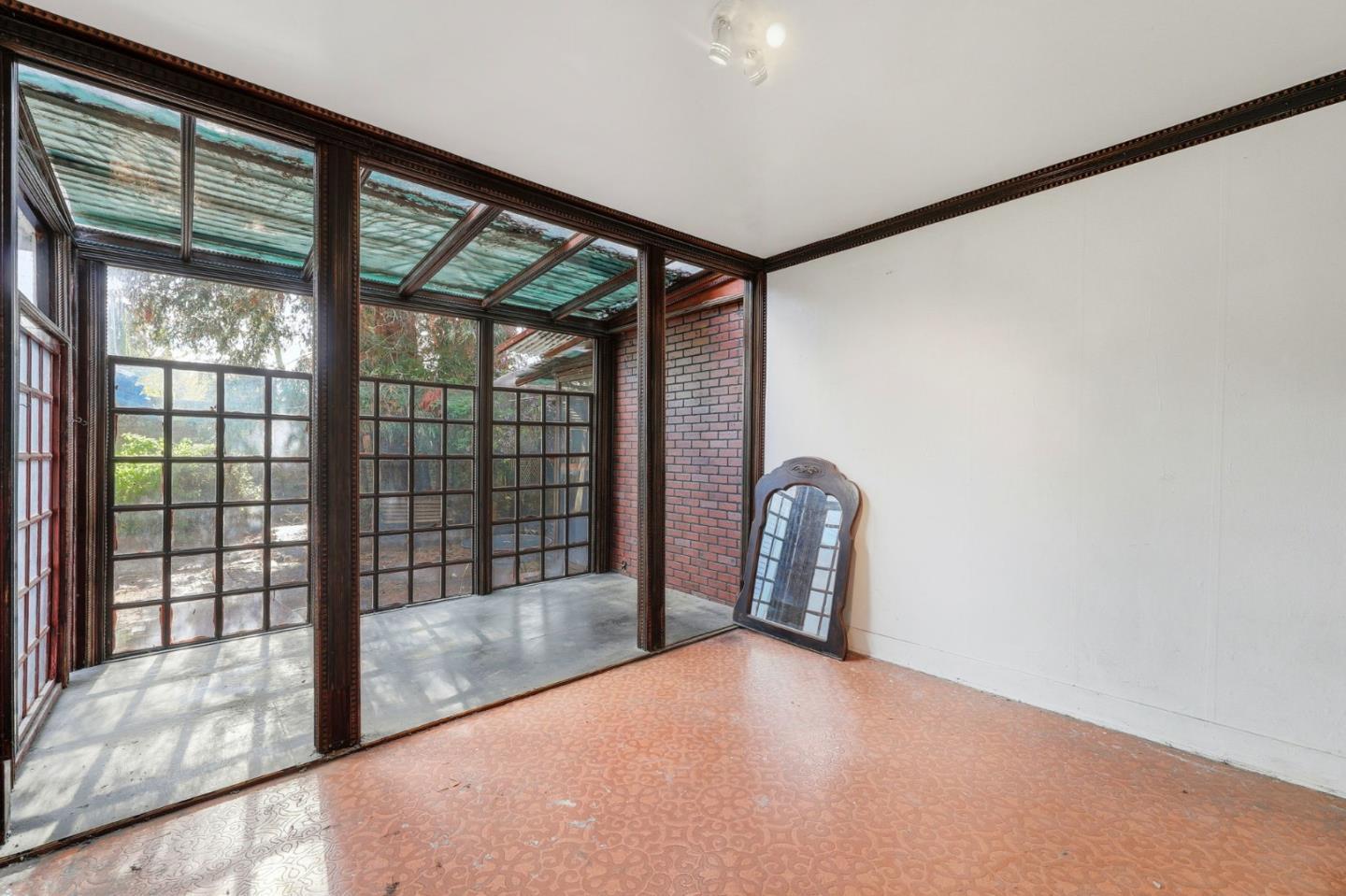 Detail Gallery Image 15 of 33 For 677 Elm St, San Jose,  CA 95126 - 2 Beds | 1/1 Baths