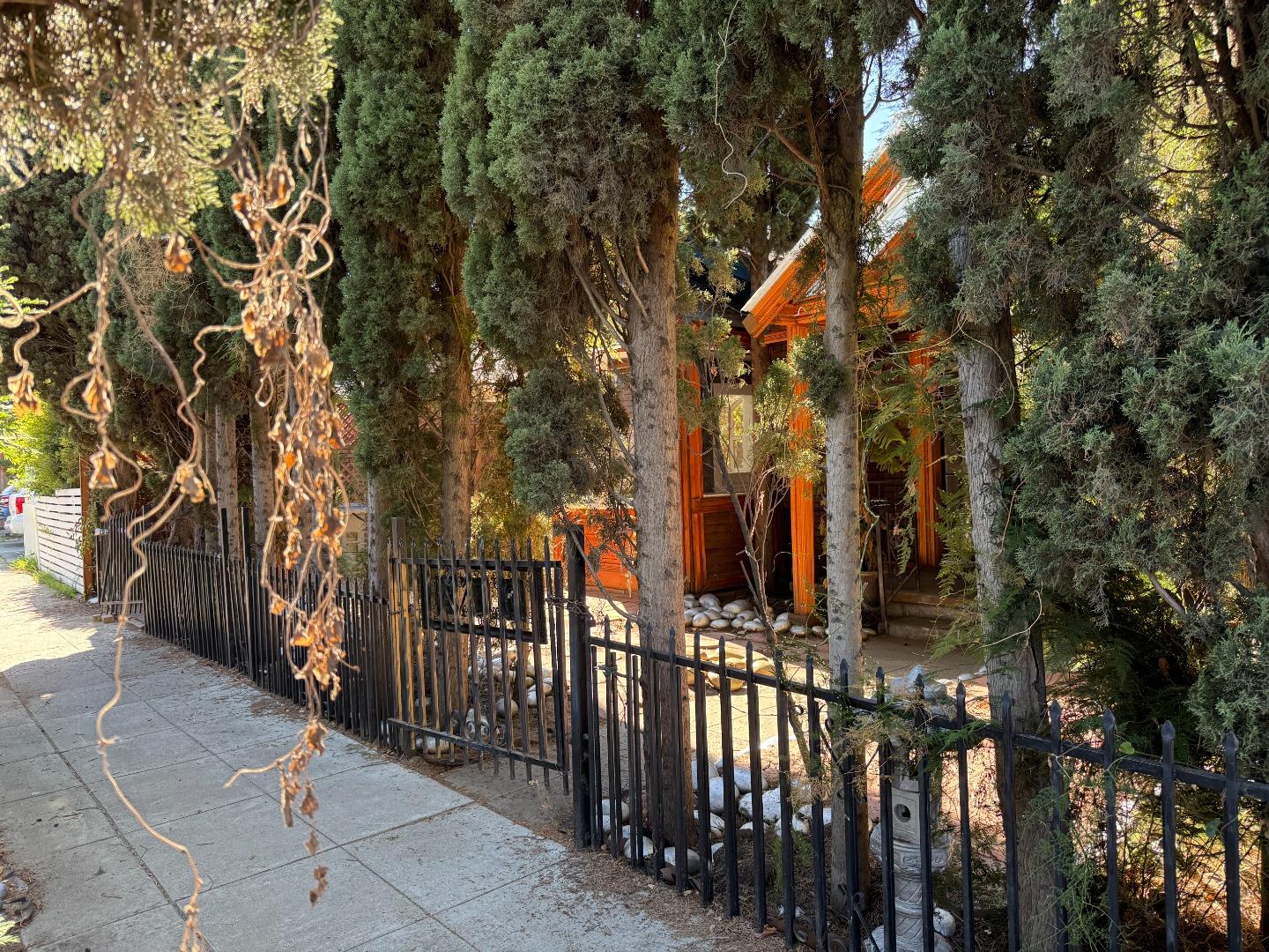 Detail Gallery Image 27 of 33 For 677 Elm St, San Jose,  CA 95126 - 2 Beds | 1/1 Baths