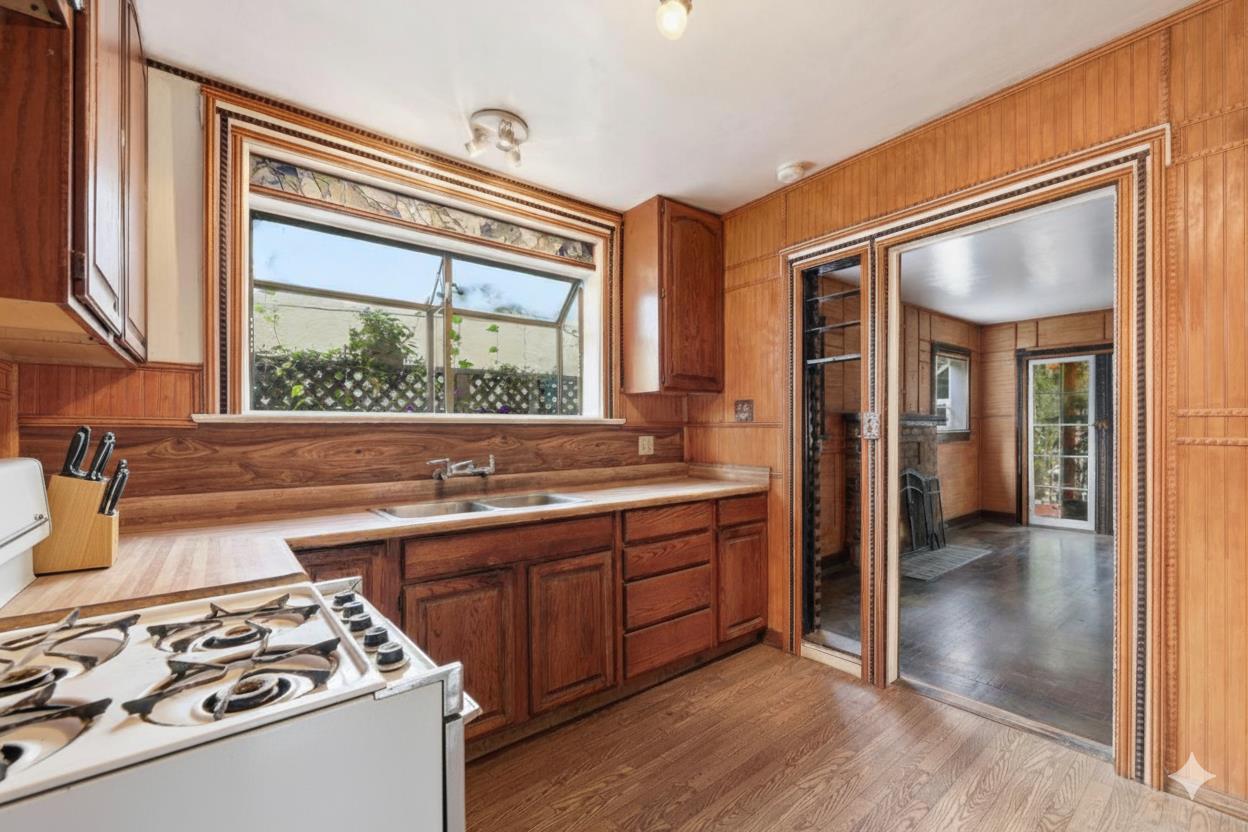 Detail Gallery Image 9 of 33 For 677 Elm St, San Jose,  CA 95126 - 2 Beds | 1/1 Baths