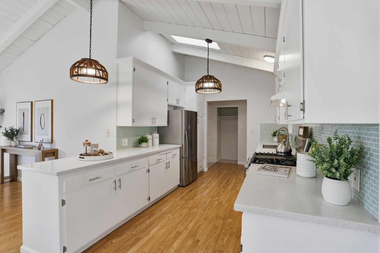 Detail Gallery Image 14 of 38 For 2119 Burr Ct, Santa Cruz,  CA 95062 - 3 Beds | 2 Baths