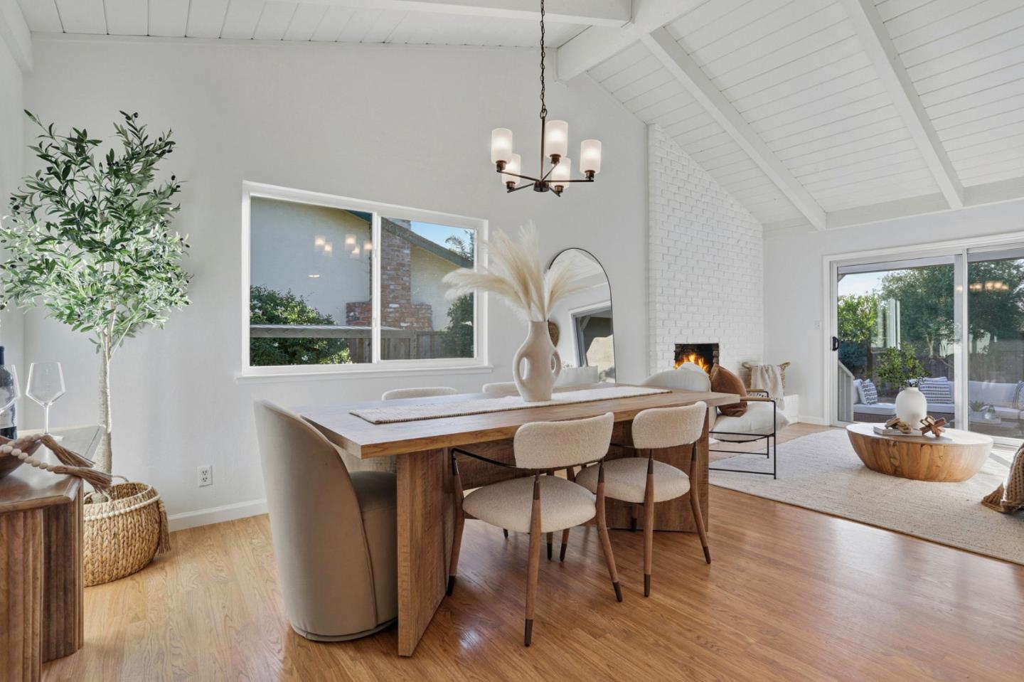 Detail Gallery Image 17 of 38 For 2119 Burr Ct, Santa Cruz,  CA 95062 - 3 Beds | 2 Baths