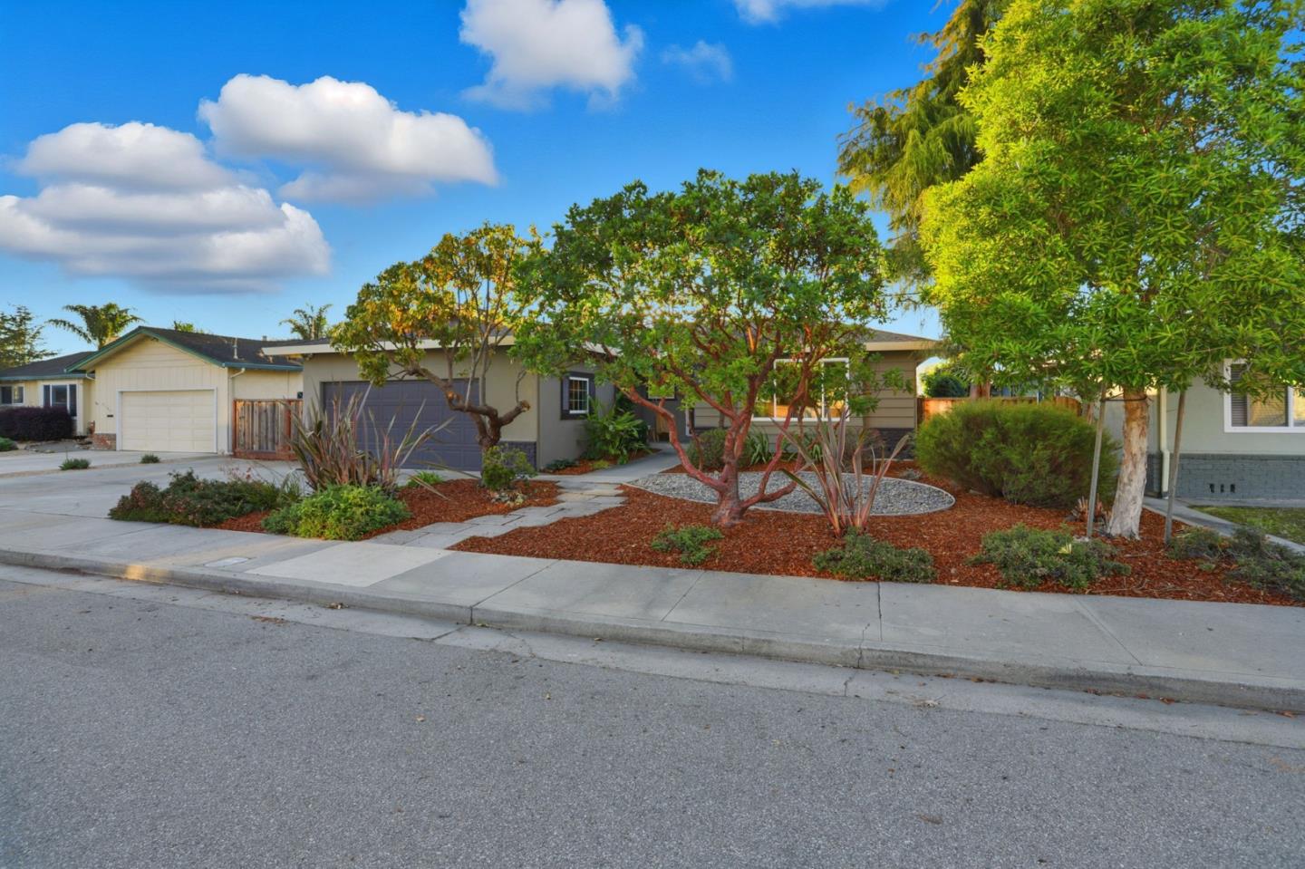 Detail Gallery Image 3 of 38 For 2119 Burr Ct, Santa Cruz,  CA 95062 - 3 Beds | 2 Baths