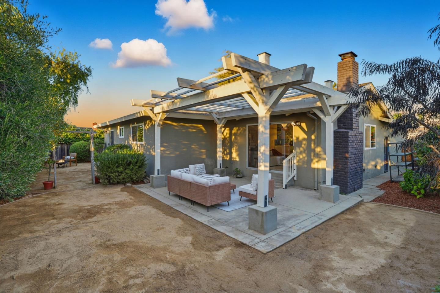 Detail Gallery Image 33 of 38 For 2119 Burr Ct, Santa Cruz,  CA 95062 - 3 Beds | 2 Baths