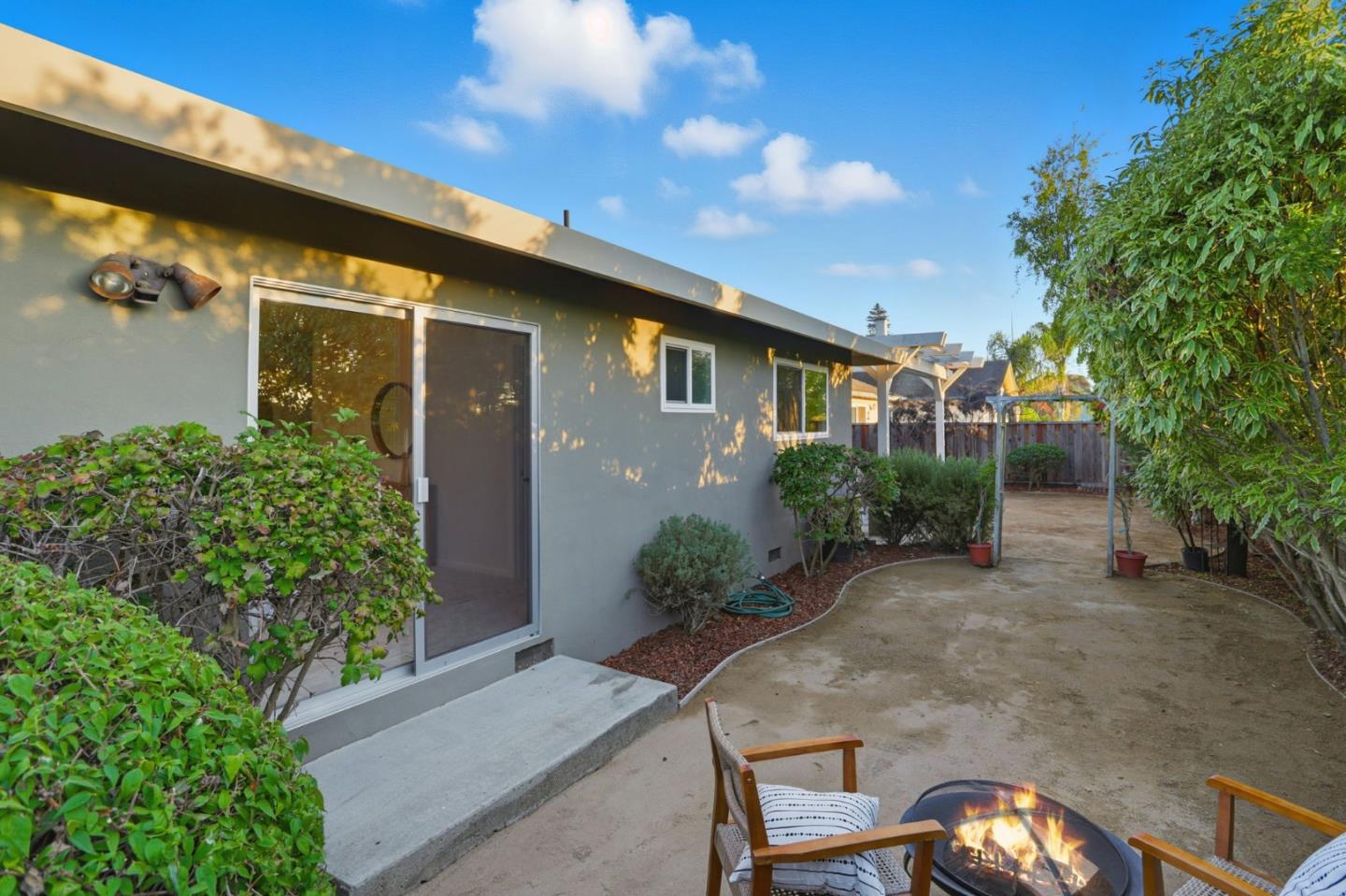 Detail Gallery Image 37 of 38 For 2119 Burr Ct, Santa Cruz,  CA 95062 - 3 Beds | 2 Baths