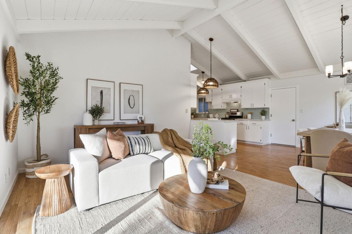 Detail Gallery Image 8 of 38 For 2119 Burr Ct, Santa Cruz,  CA 95062 - 3 Beds | 2 Baths