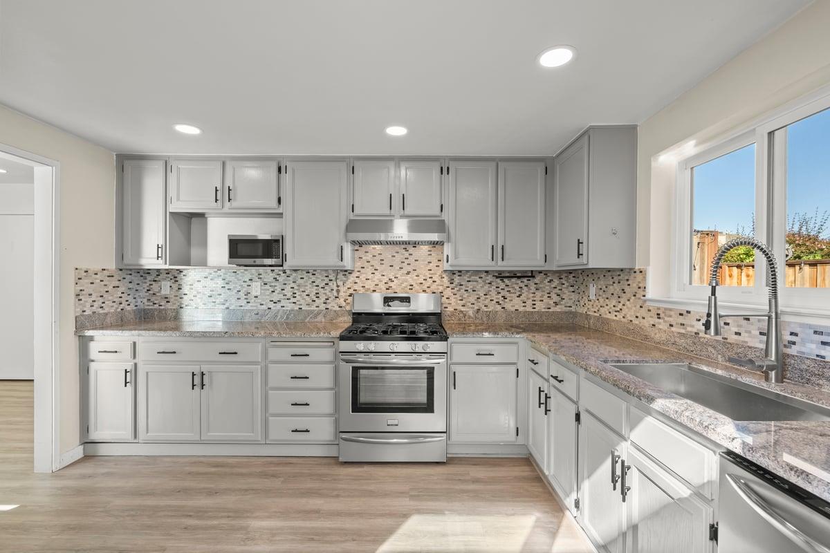 Detail Gallery Image 13 of 29 For 52 Winding Way, Watsonville,  CA 95076 - 4 Beds | 2/1 Baths