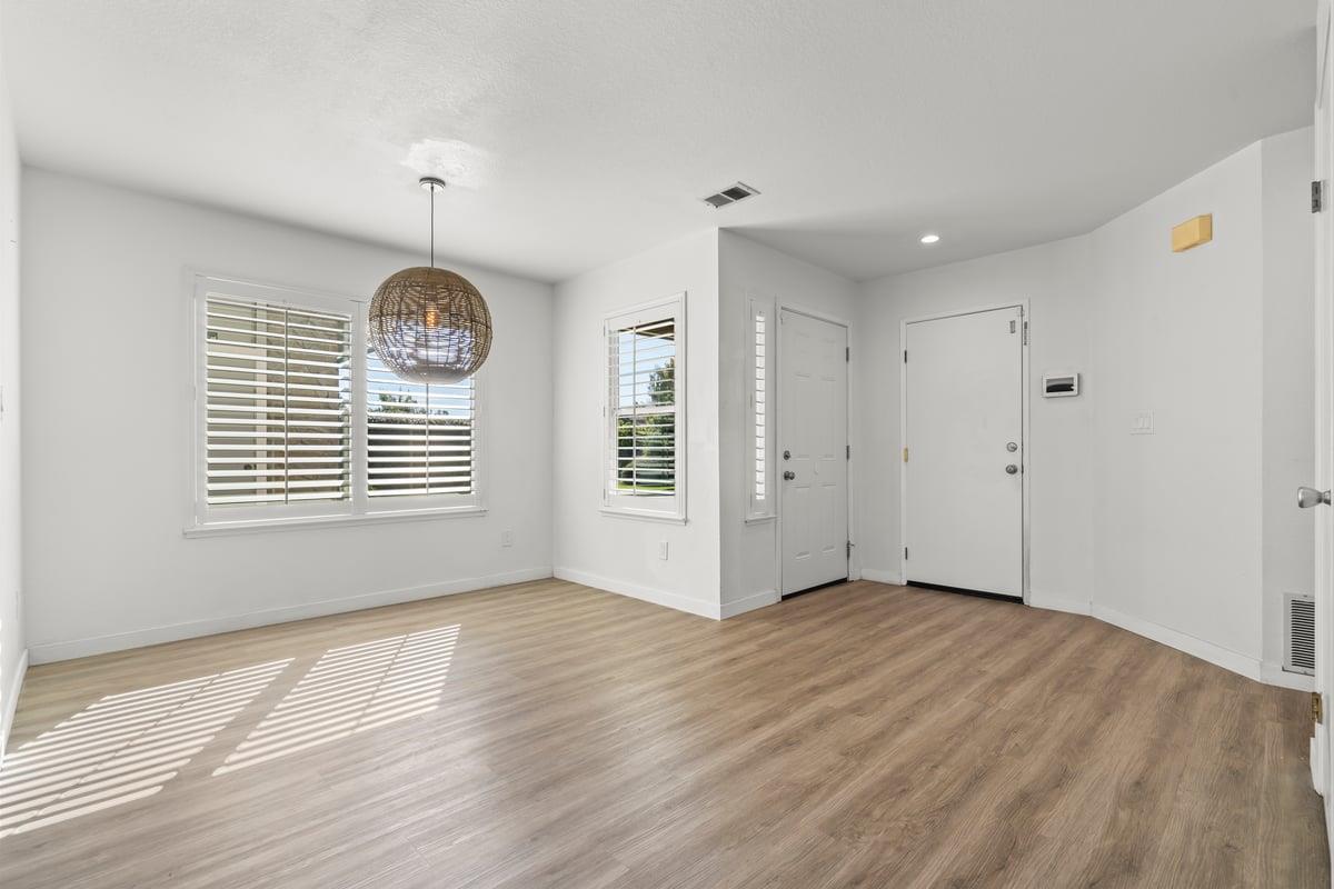 Detail Gallery Image 5 of 29 For 52 Winding Way, Watsonville,  CA 95076 - 4 Beds | 2/1 Baths