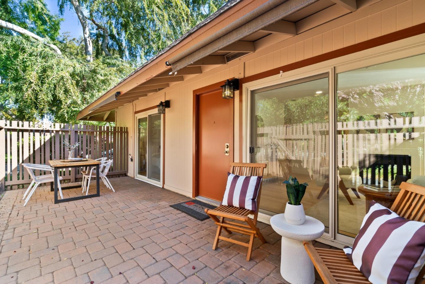 Detail Gallery Image 3 of 34 For 248 E Red Oak Dr a,  Sunnyvale,  CA 94086 - 2 Beds | 1 Baths