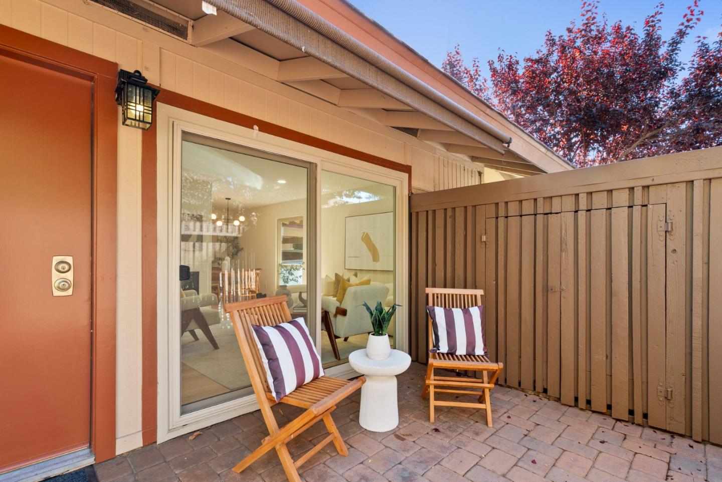 Detail Gallery Image 4 of 34 For 248 E Red Oak Dr a,  Sunnyvale,  CA 94086 - 2 Beds | 1 Baths