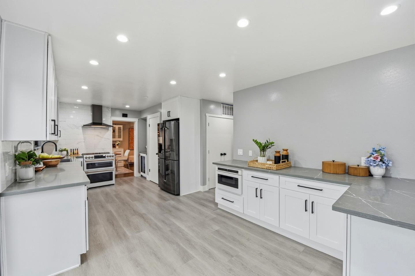 Detail Gallery Image 10 of 43 For 809 Midvale Ln, San Jose,  CA 95136 - 5 Beds | 2/1 Baths