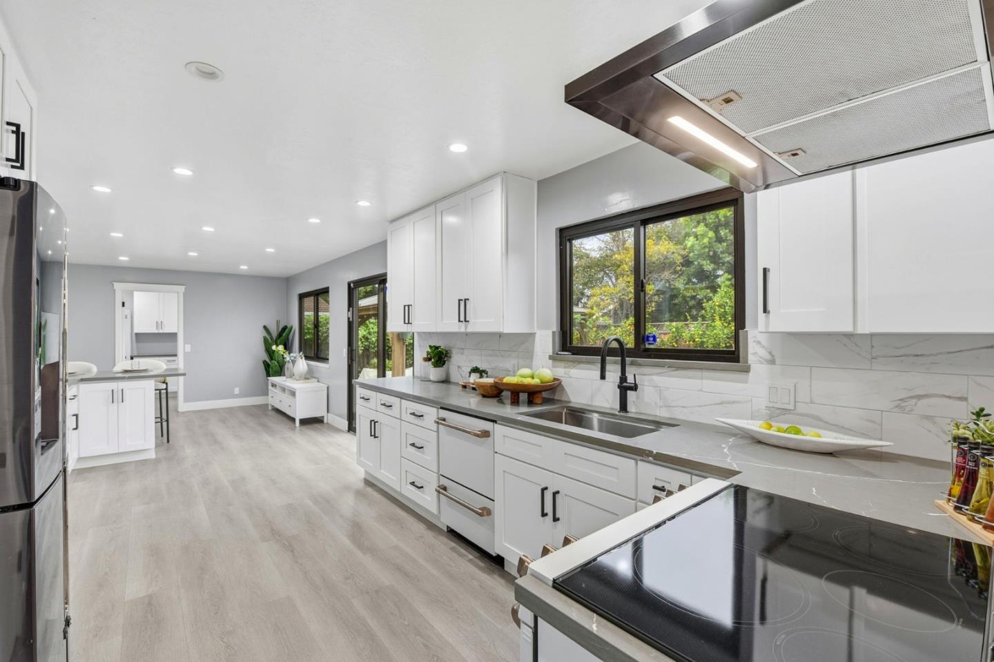 Detail Gallery Image 8 of 43 For 809 Midvale Ln, San Jose,  CA 95136 - 5 Beds | 2/1 Baths