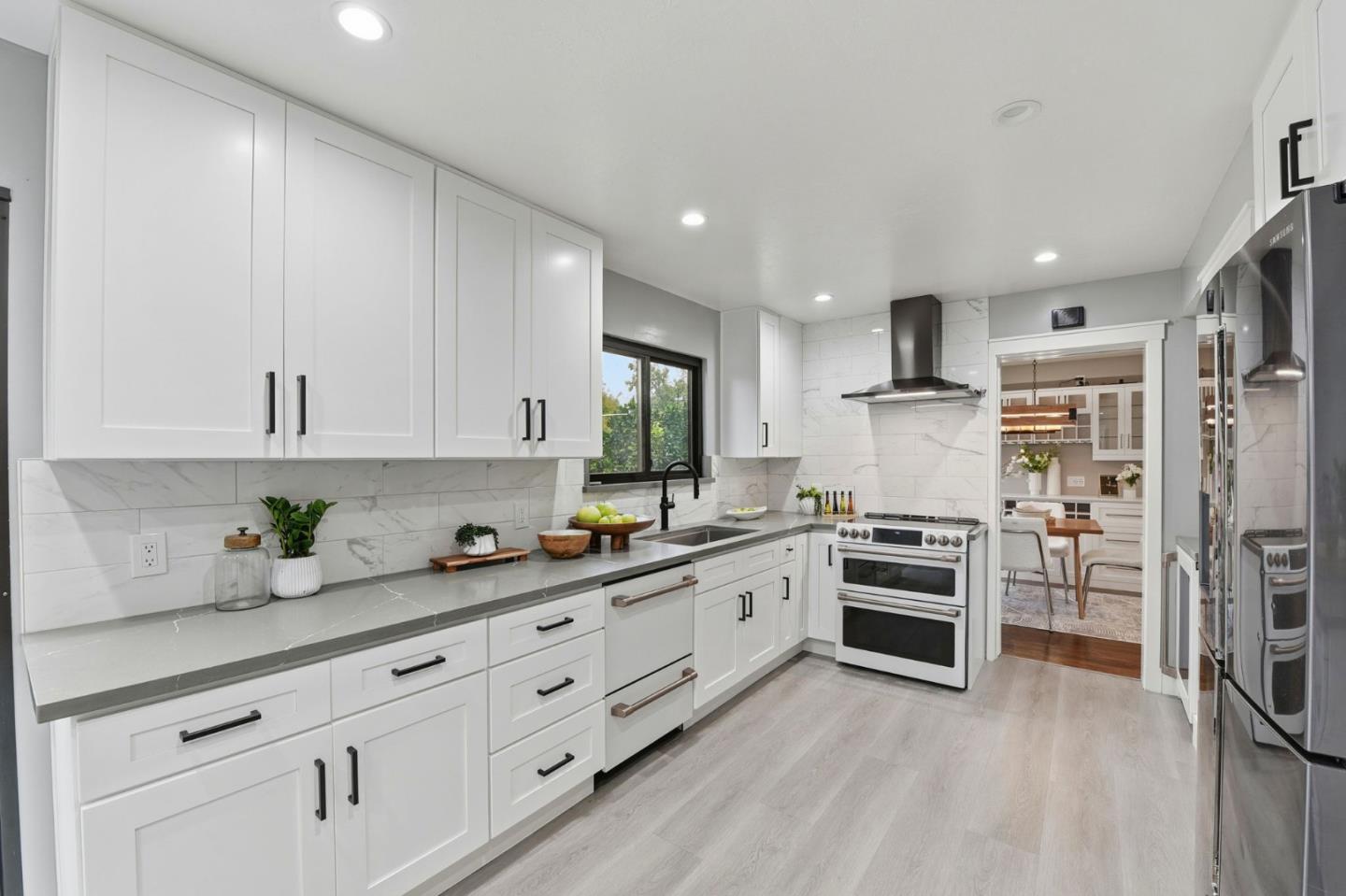 Detail Gallery Image 9 of 43 For 809 Midvale Ln, San Jose,  CA 95136 - 5 Beds | 2/1 Baths