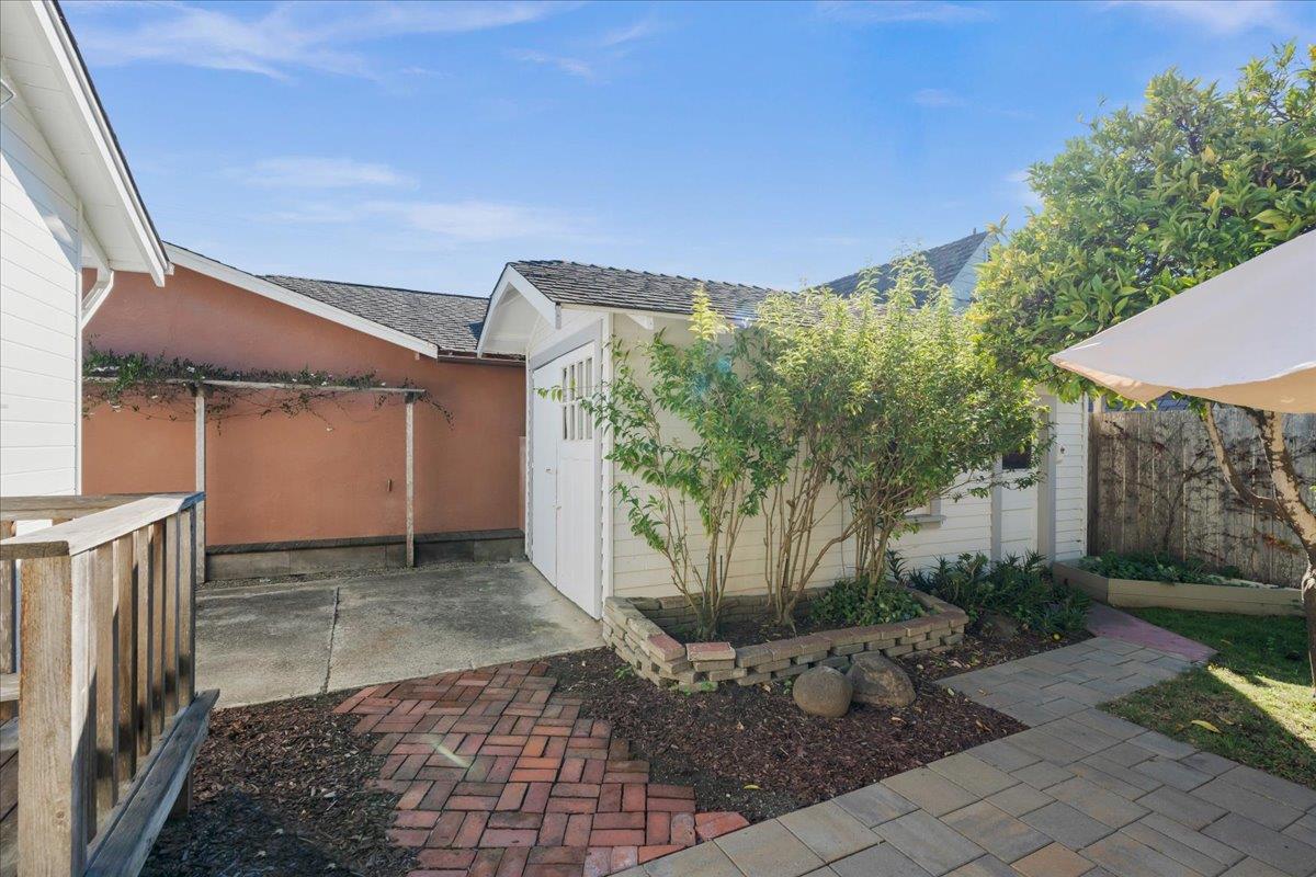 Detail Gallery Image 27 of 39 For 207 2nd Ave, Santa Cruz,  CA 95062 - 2 Beds | 2 Baths