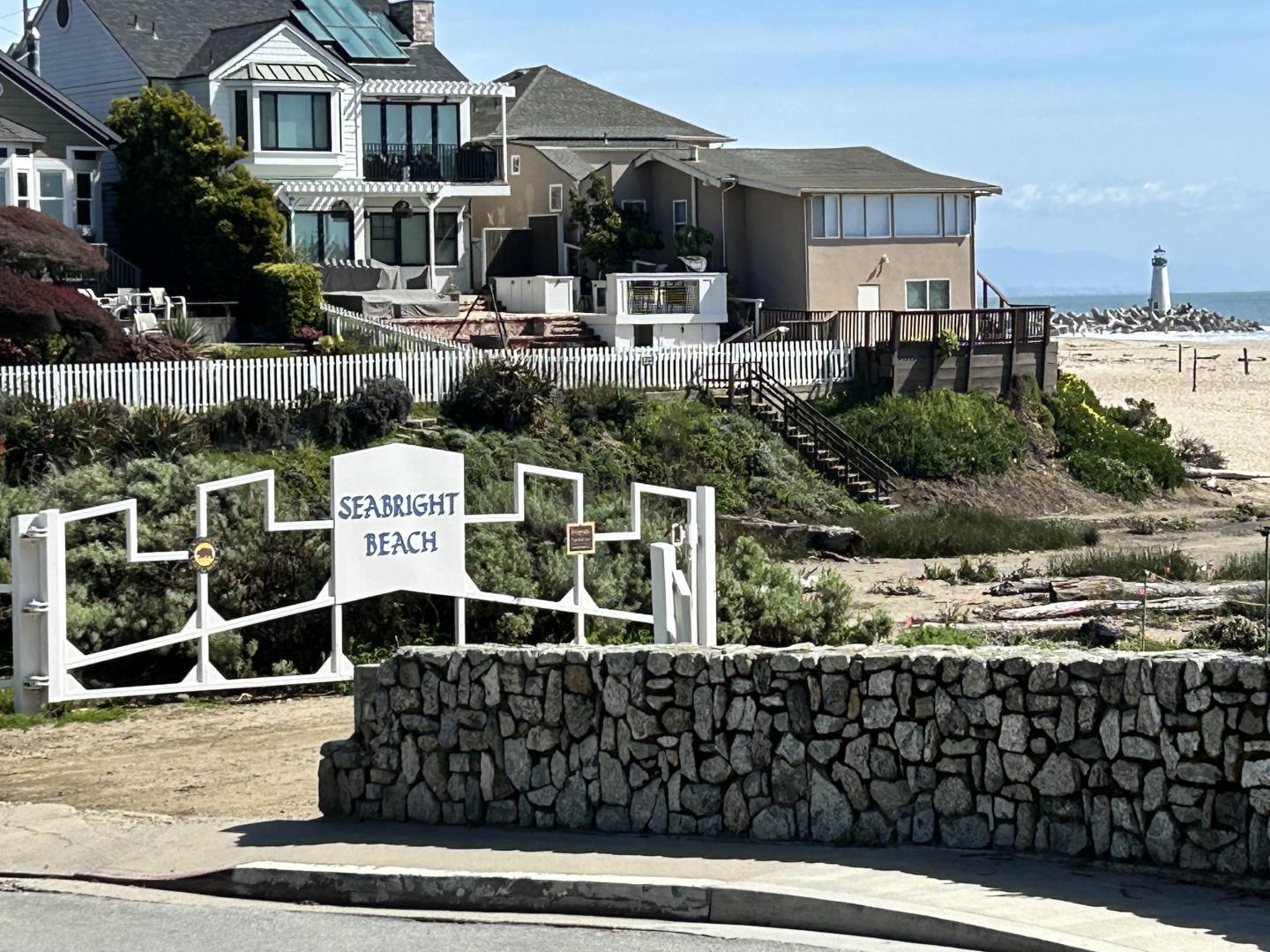 Detail Gallery Image 36 of 39 For 207 2nd Ave, Santa Cruz,  CA 95062 - 2 Beds | 2 Baths