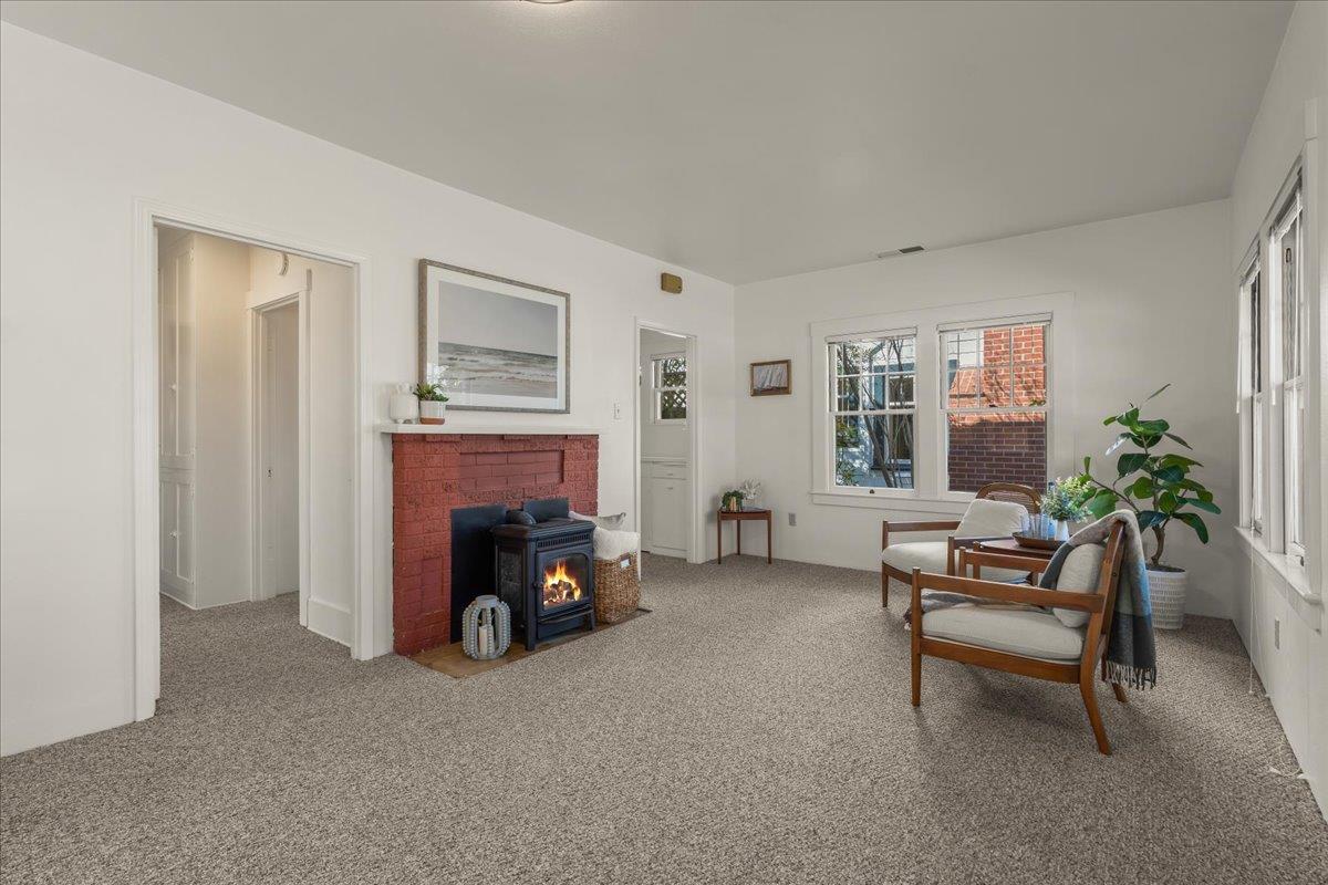 Detail Gallery Image 6 of 39 For 207 2nd Ave, Santa Cruz,  CA 95062 - 2 Beds | 2 Baths