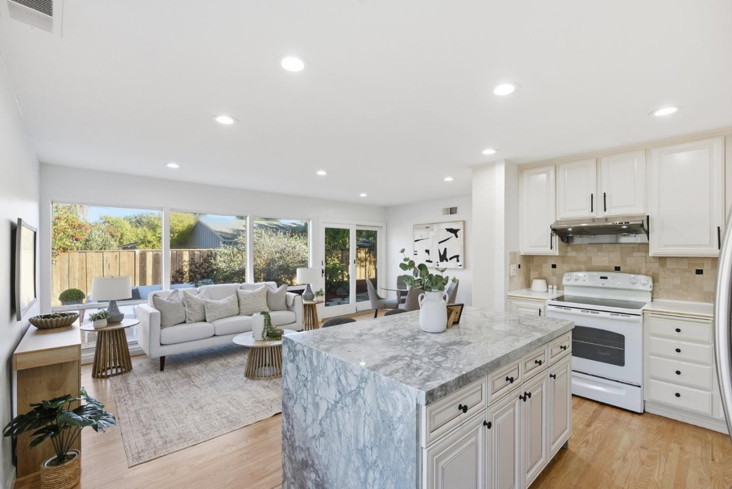 Detail Gallery Image 17 of 44 For 10390 N Blaney Ave, Cupertino,  CA 95014 - 3 Beds | 3 Baths