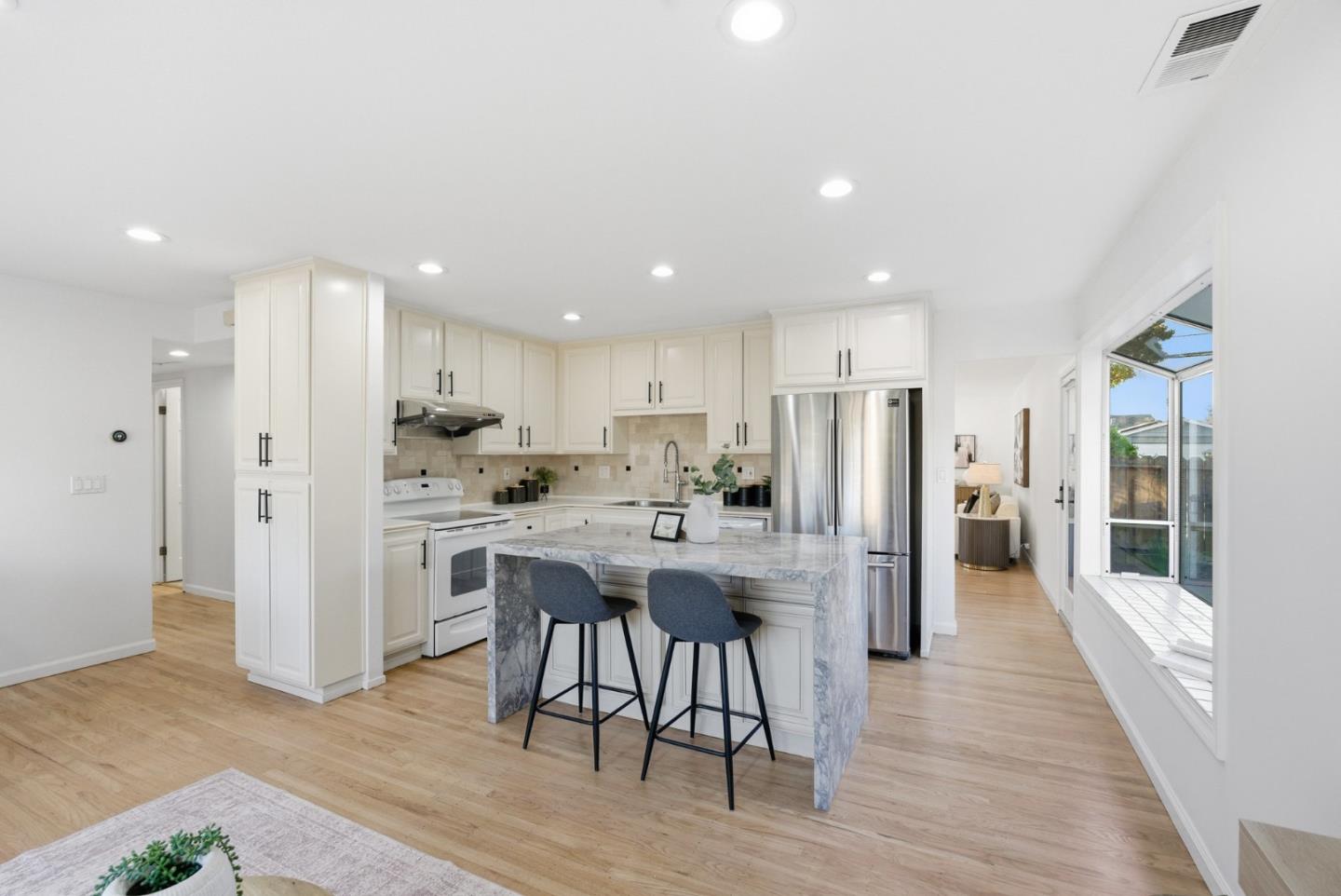 Detail Gallery Image 19 of 44 For 10390 N Blaney Ave, Cupertino,  CA 95014 - 3 Beds | 3 Baths