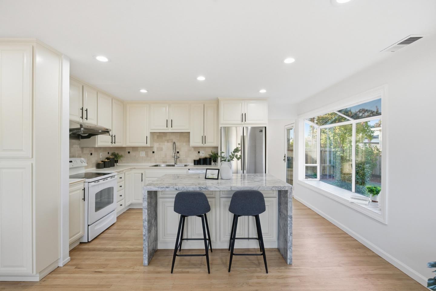 Detail Gallery Image 20 of 44 For 10390 N Blaney Ave, Cupertino,  CA 95014 - 3 Beds | 3 Baths