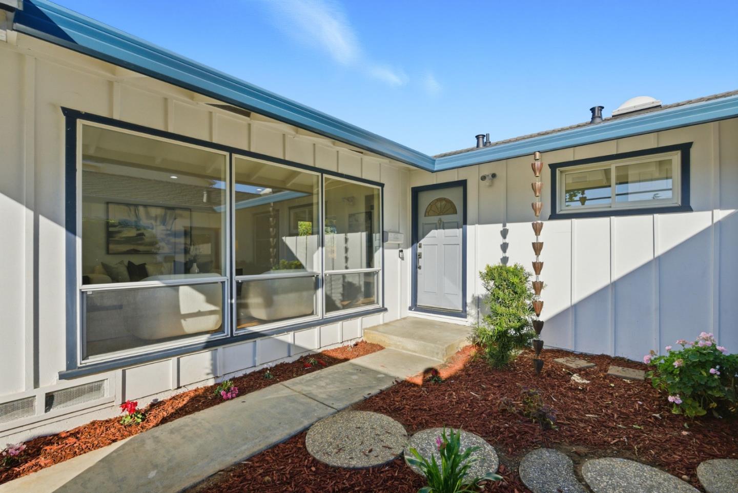 Detail Gallery Image 7 of 44 For 10390 N Blaney Ave, Cupertino,  CA 95014 - 3 Beds | 3 Baths