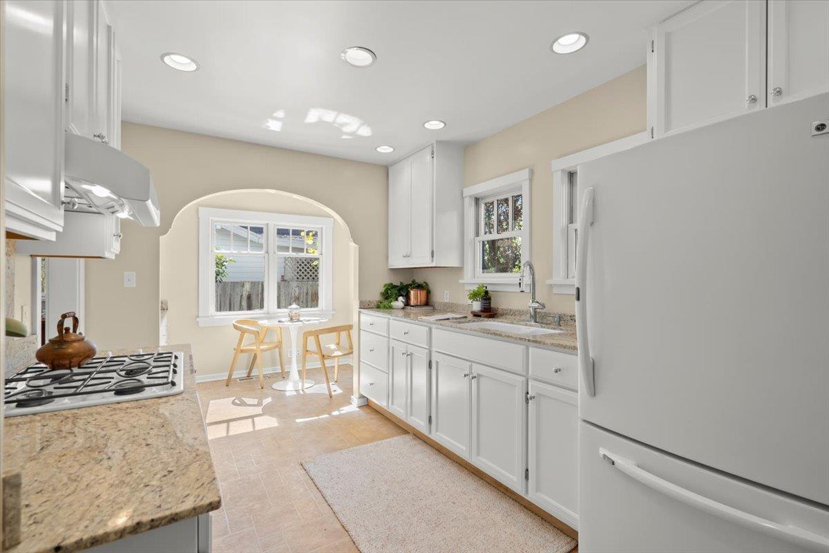 Detail Gallery Image 13 of 44 For 211 2nd Ave, Santa Cruz,  CA 95062 - 3 Beds | 1/1 Baths