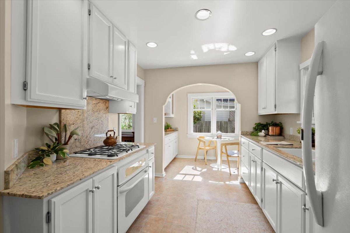 Detail Gallery Image 14 of 44 For 211 2nd Ave, Santa Cruz,  CA 95062 - 3 Beds | 1/1 Baths