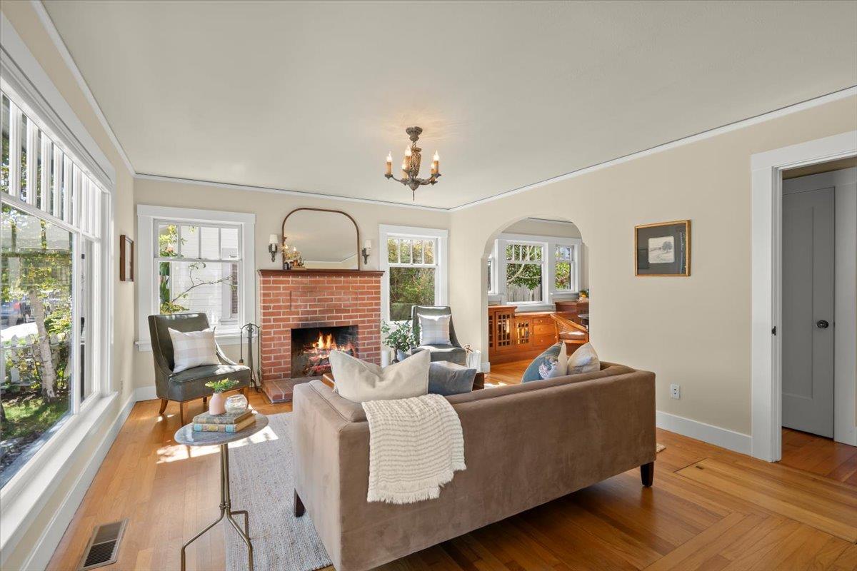 Detail Gallery Image 5 of 44 For 211 2nd Ave, Santa Cruz,  CA 95062 - 3 Beds | 1/1 Baths