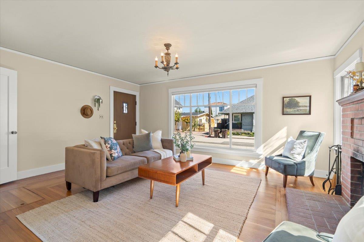 Detail Gallery Image 7 of 44 For 211 2nd Ave, Santa Cruz,  CA 95062 - 3 Beds | 1/1 Baths