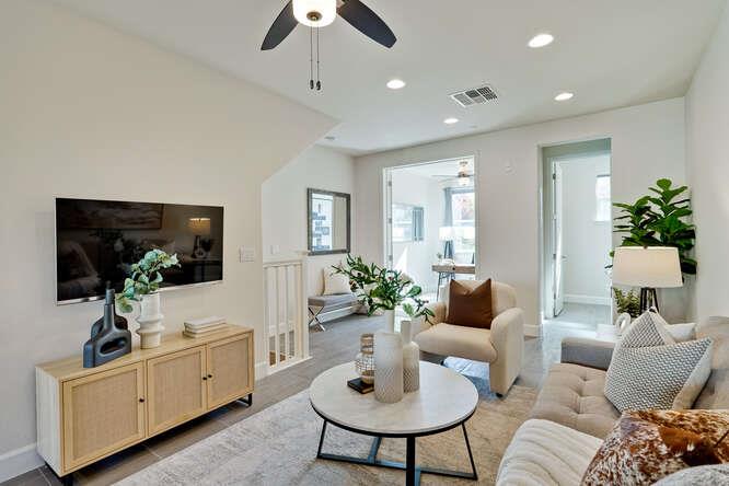 Detail Gallery Image 10 of 30 For 2045 Atlas Loop, Mountain View,  CA 94043 - 2 Beds | 2/1 Baths