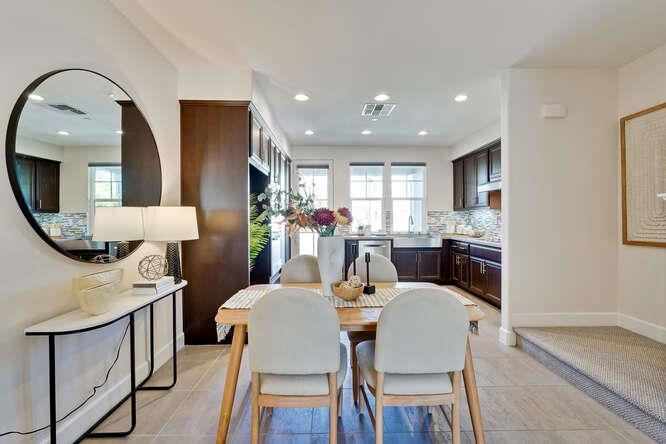 Detail Gallery Image 11 of 30 For 2045 Atlas Loop, Mountain View,  CA 94043 - 2 Beds | 2/1 Baths