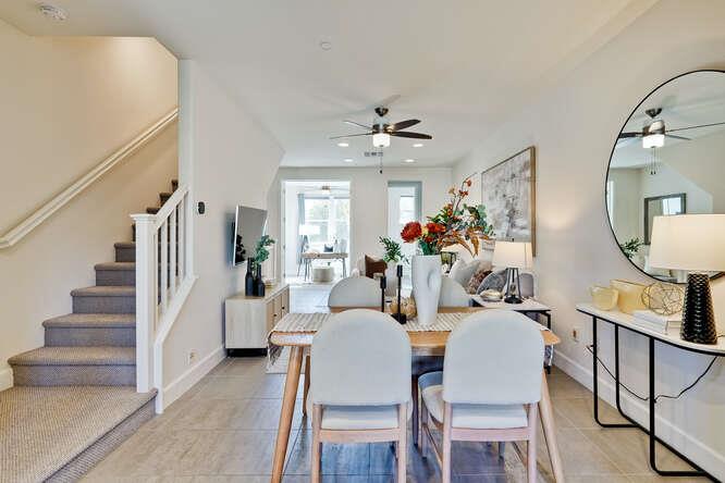 Detail Gallery Image 12 of 30 For 2045 Atlas Loop, Mountain View,  CA 94043 - 2 Beds | 2/1 Baths