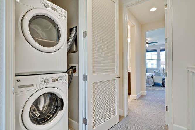 Detail Gallery Image 25 of 30 For 2045 Atlas Loop, Mountain View,  CA 94043 - 2 Beds | 2/1 Baths