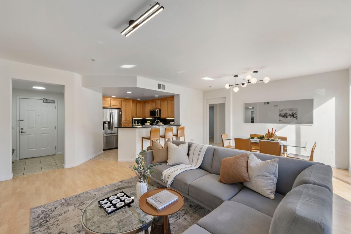 Detail Gallery Image 4 of 47 For 1310 Saddle Rack St #425,  San Jose,  CA 95126 - 2 Beds | 2 Baths